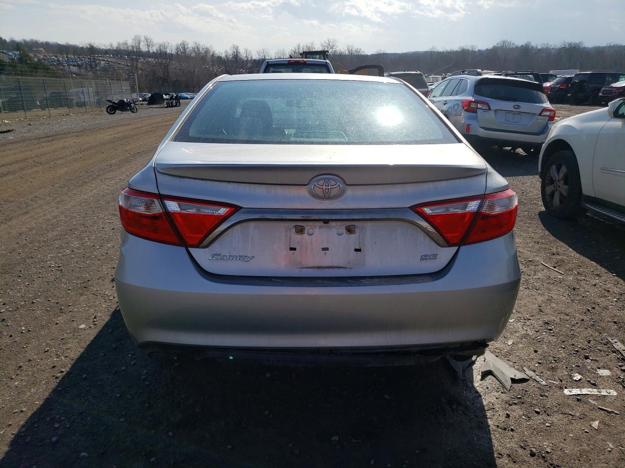 2017 Toyota Camry Se - Фото 6