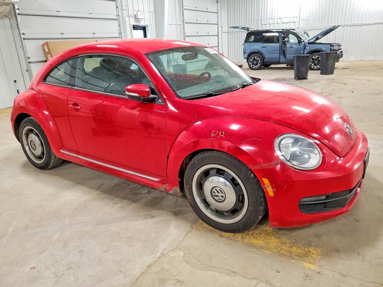 2012 Volkswagen Beetle - Фото 4