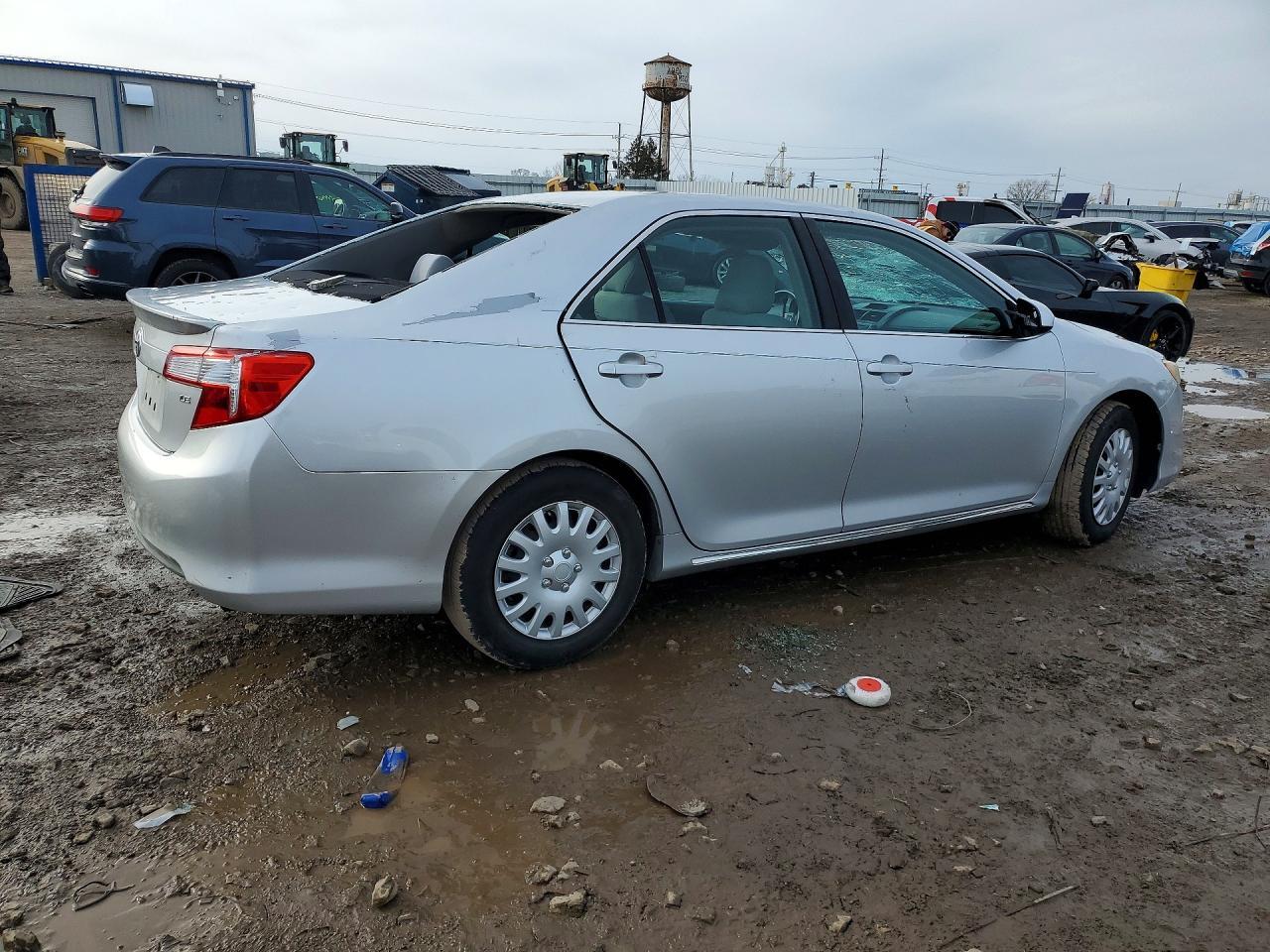 2012 Toyota Camry Le - Фото 3