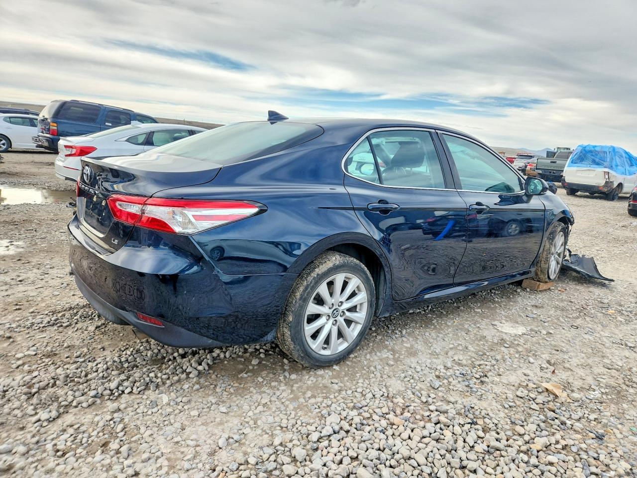 2019 Toyota Camry Le - Фото 3
