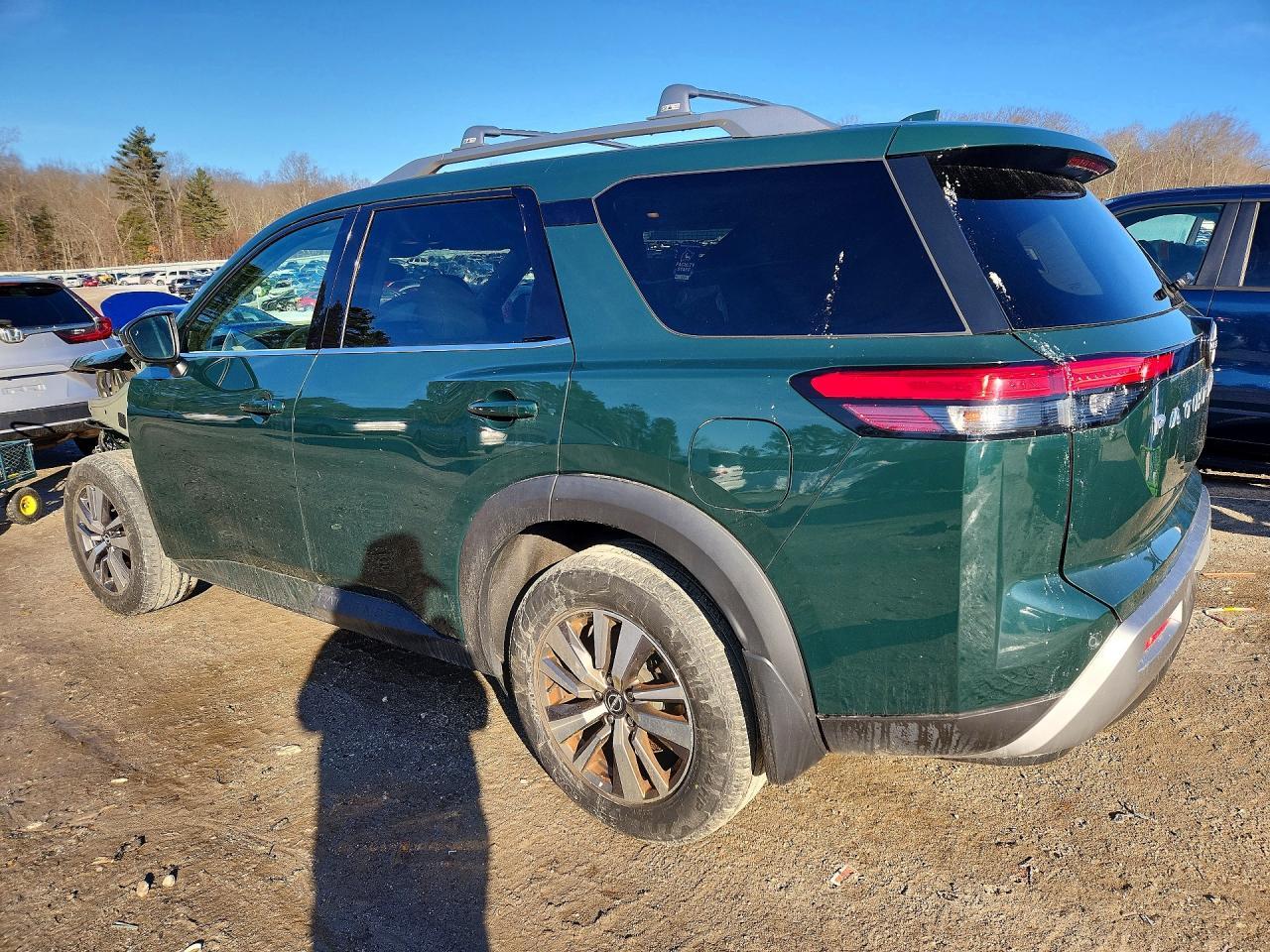 2022 Nissan Pathfinder Sl - Image 2