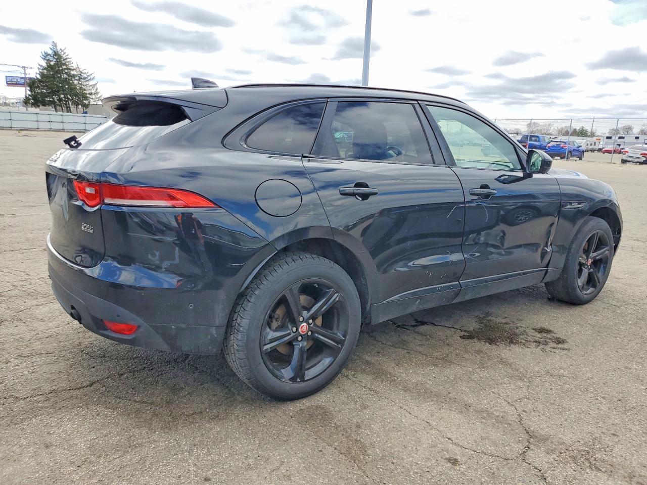 2018 Jaguar F-Pace R - Sport - Image 3