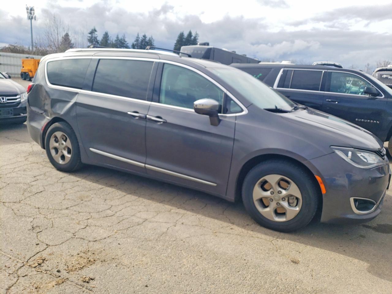 2018 Chrysler Pacifica Hybrid Limited - Image 4