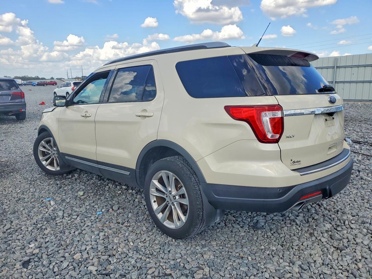 2018 Ford Explorer Xlt - Фото 2