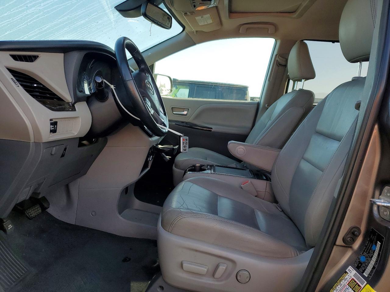 2019 Toyota Sienna Xle 8-Passenger - Image 7