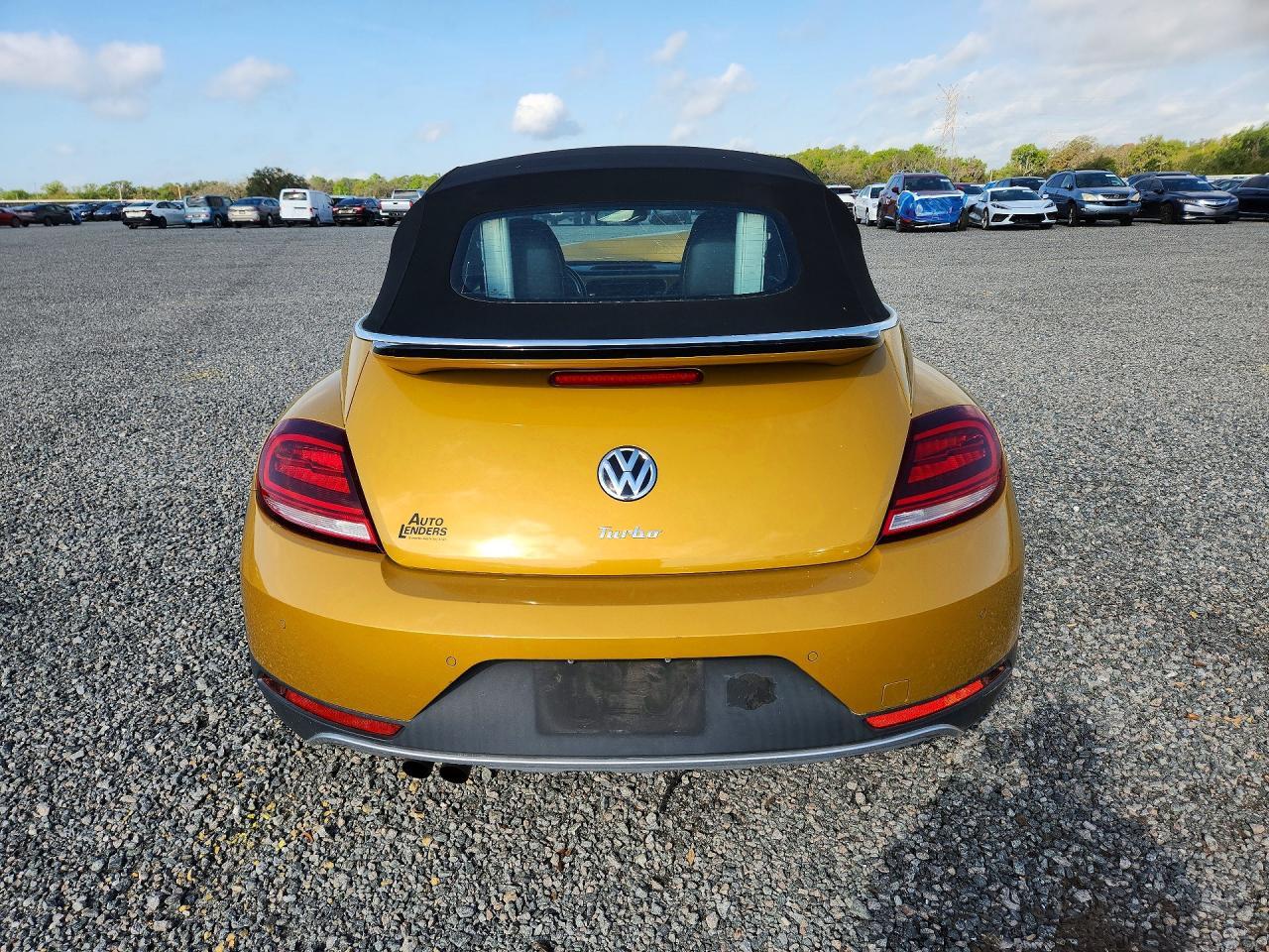 2017 Volkswagen Beetle Dune - Фото 6