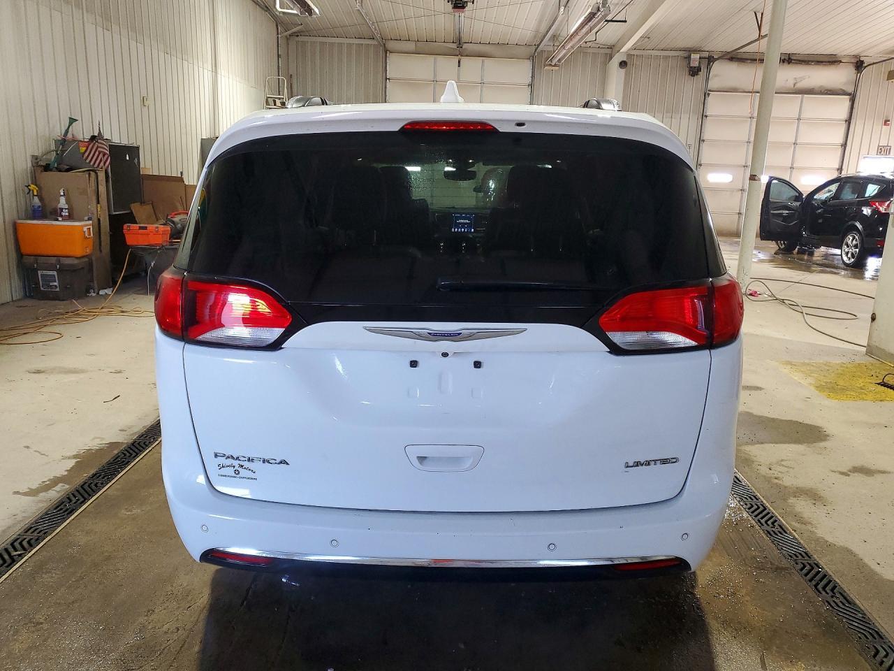 2019 Chrysler Pacifica Limited - Image 6