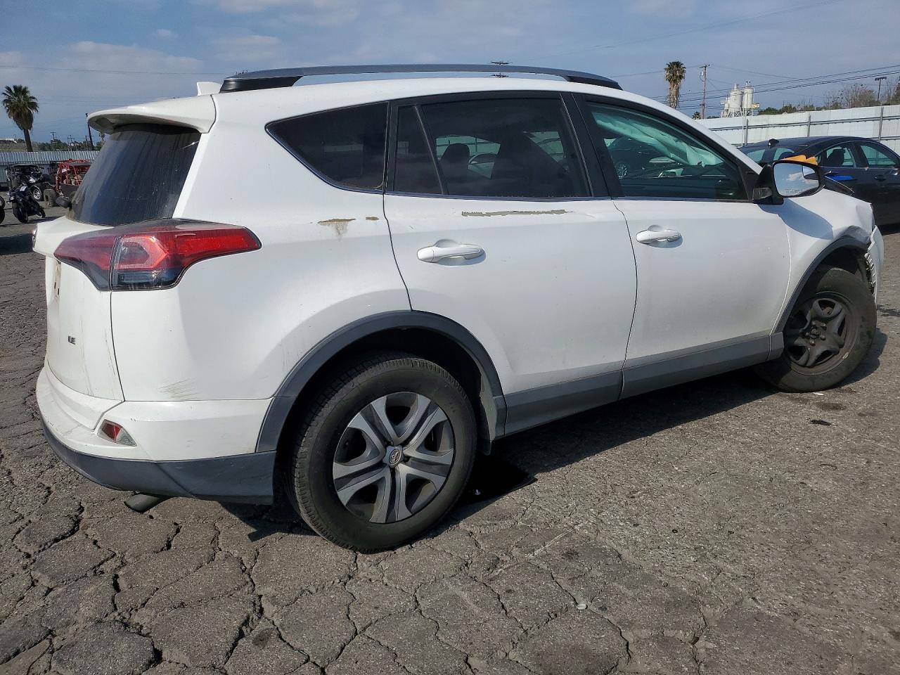 2017 Toyota Rav4 Le - Image 3