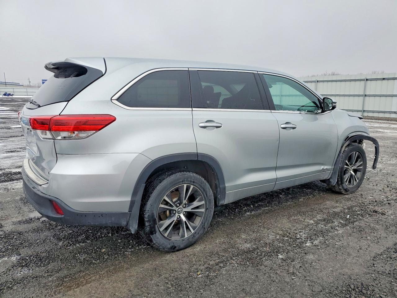 2018 Toyota Highlander Le - Image 3