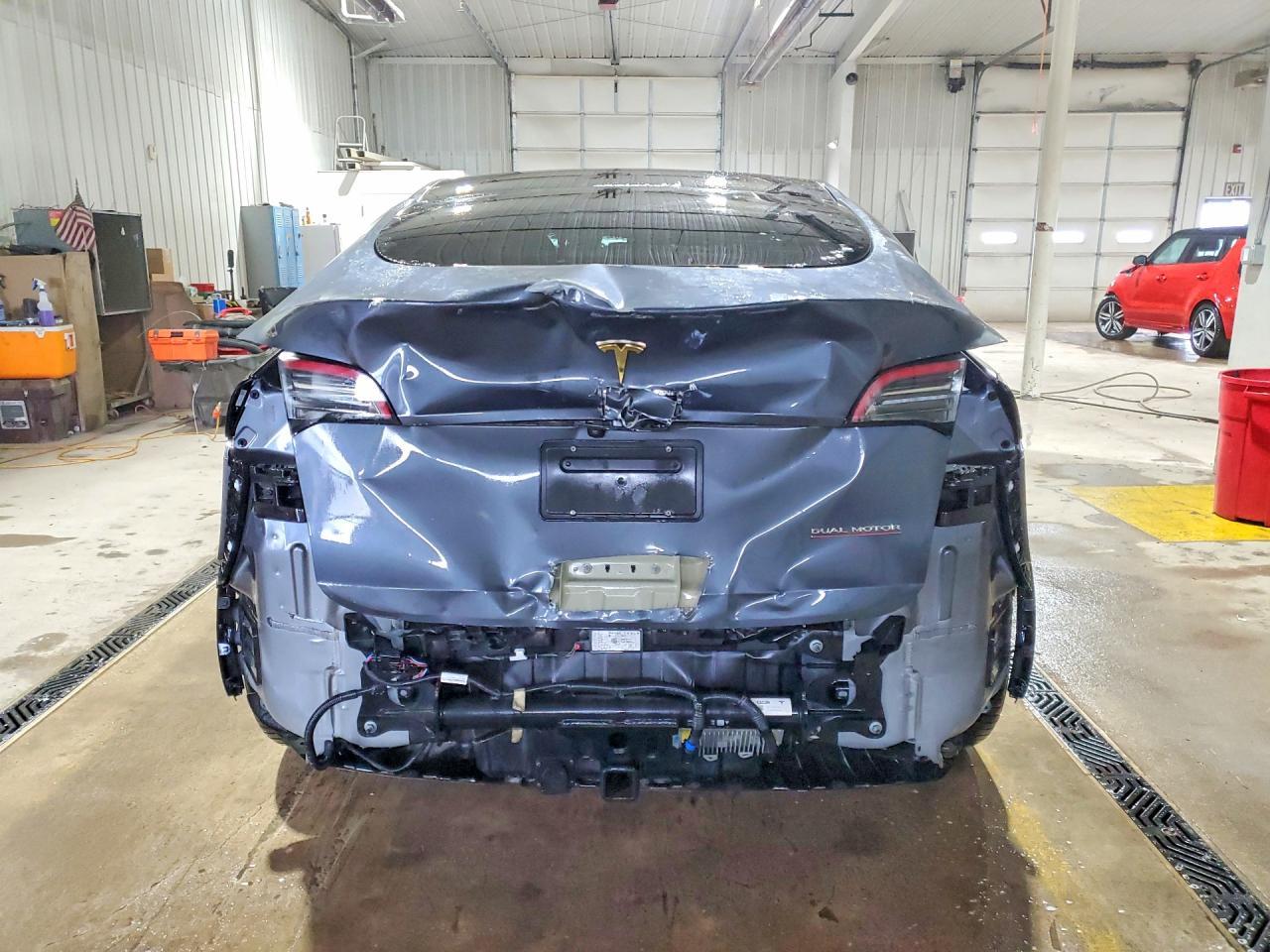 2023 Tesla Model Y - Фото 6