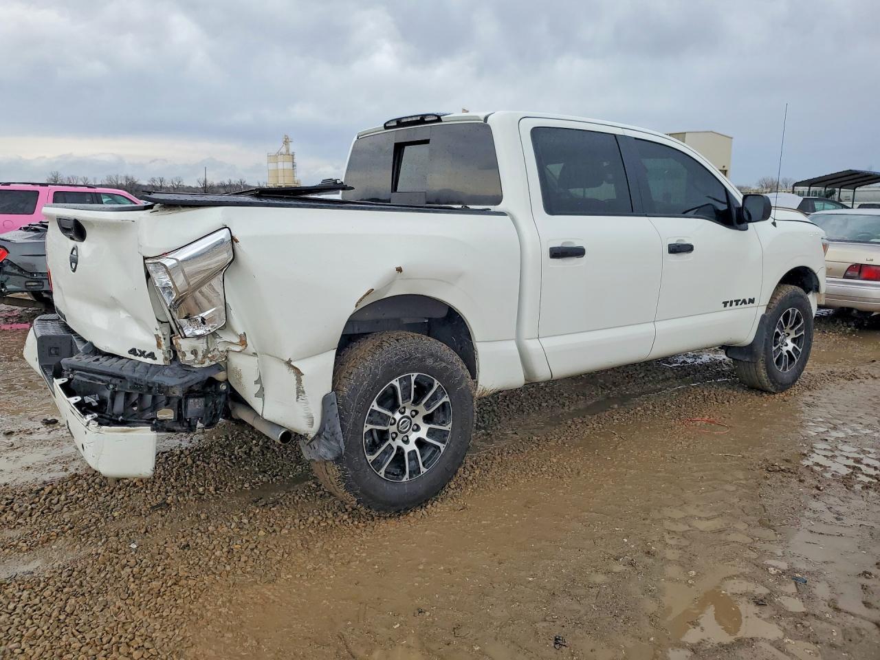 2021 Nissan Titan - Image 3