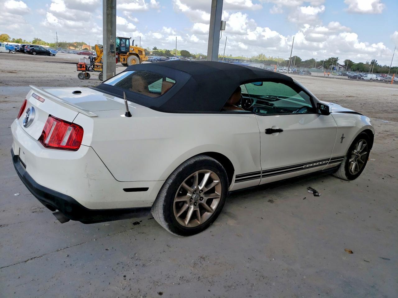 2011 Ford Mustang - Фото 3