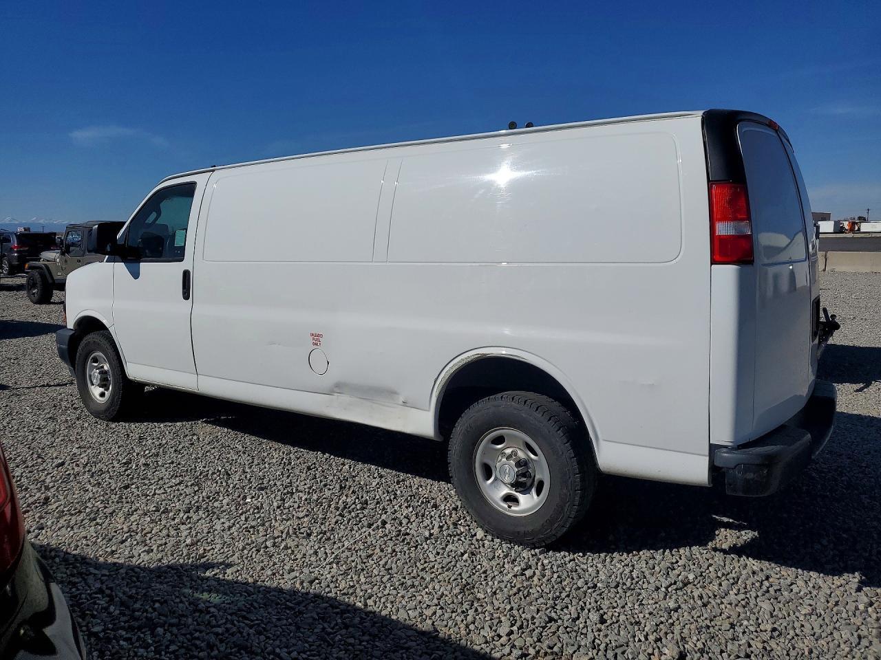 2018 Chevrolet Express 2500 Delivery Van - Фото 2