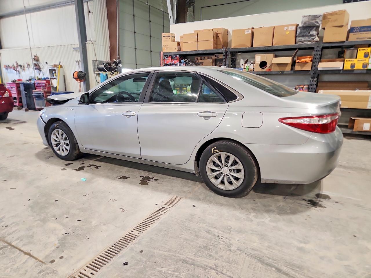 2015 Toyota Camry Hybrid Le - Фото 2