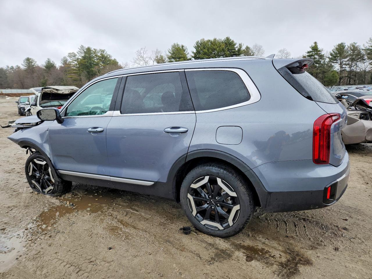 2025 Kia Telluride S - Image 2