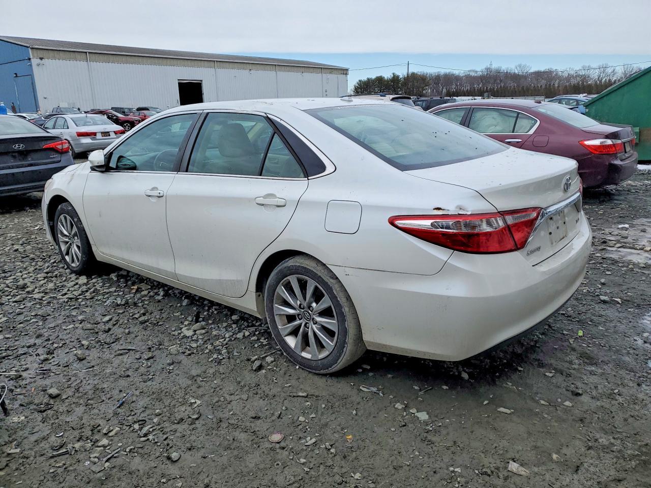 2017 Toyota Camry Xle - Image 2