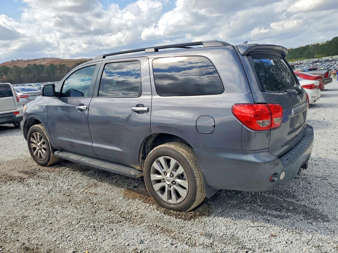 2011 Toyota Sequoia Limited - Фото 2