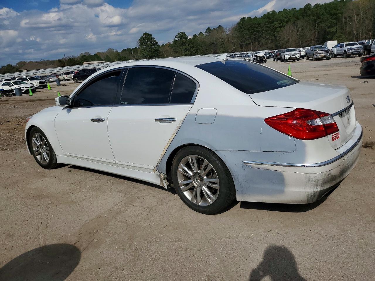 2013 Hyundai Genesis 3.8L - Фото 2