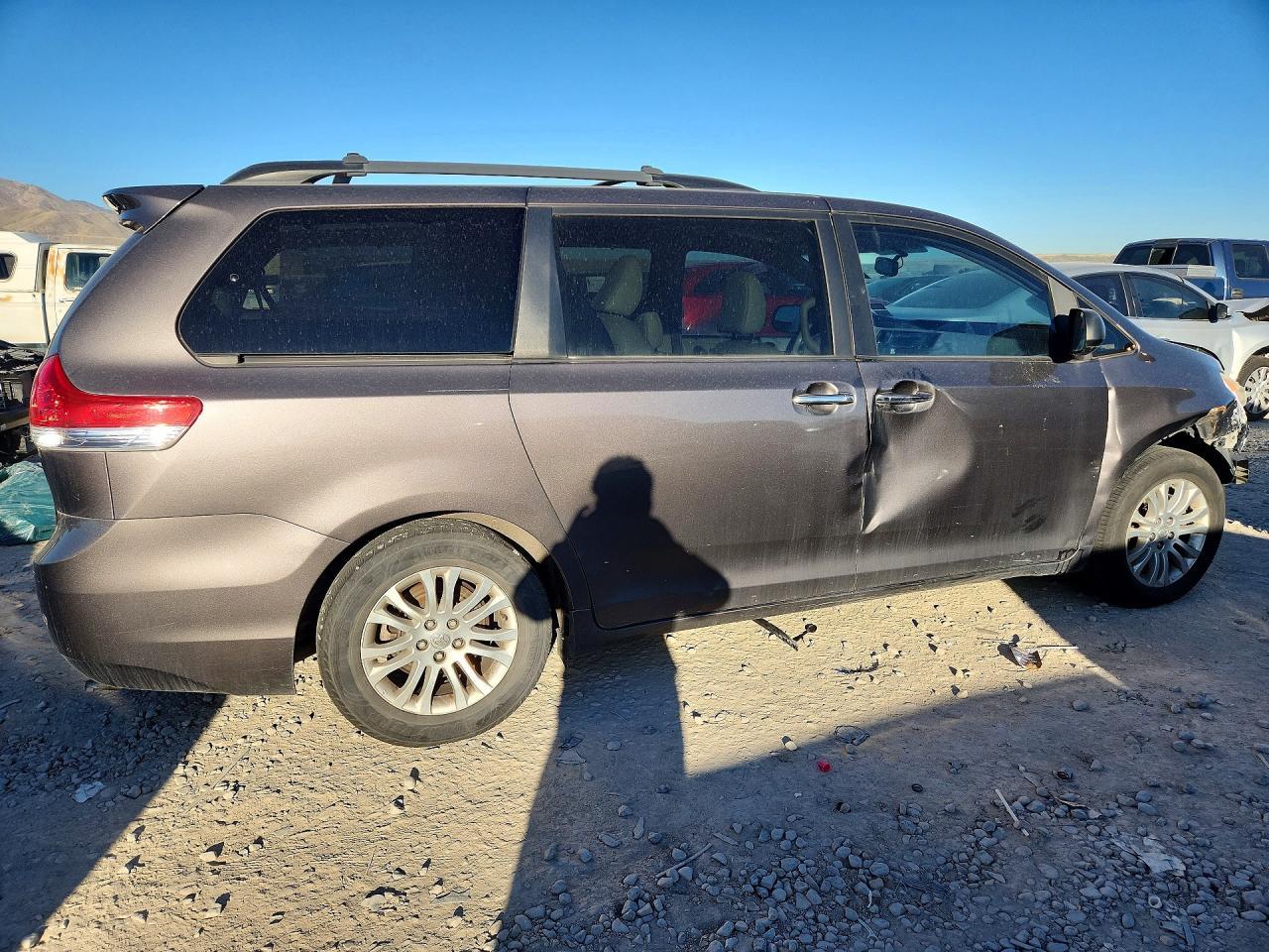 2012 Toyota Sienna Xle 8-Passenger - Фото 3