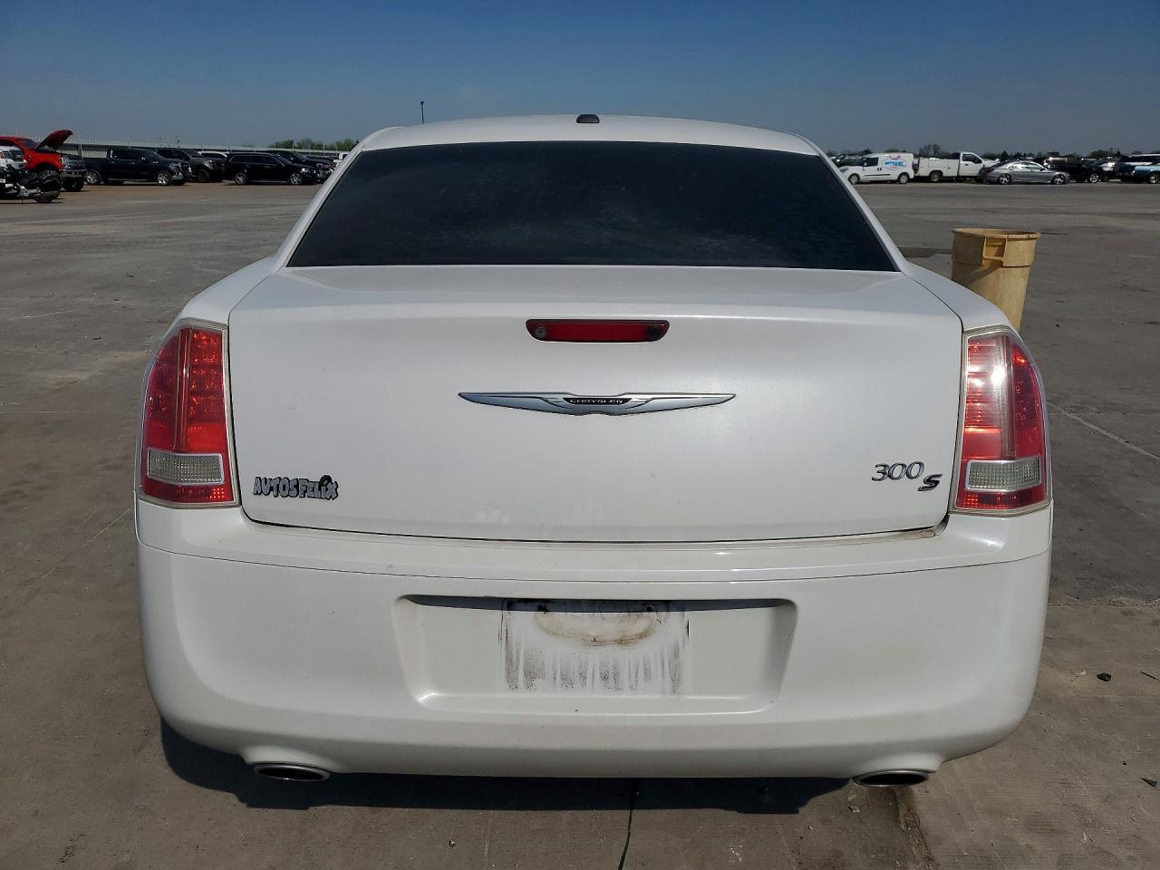 2014 Chrysler 300 S - Image 6