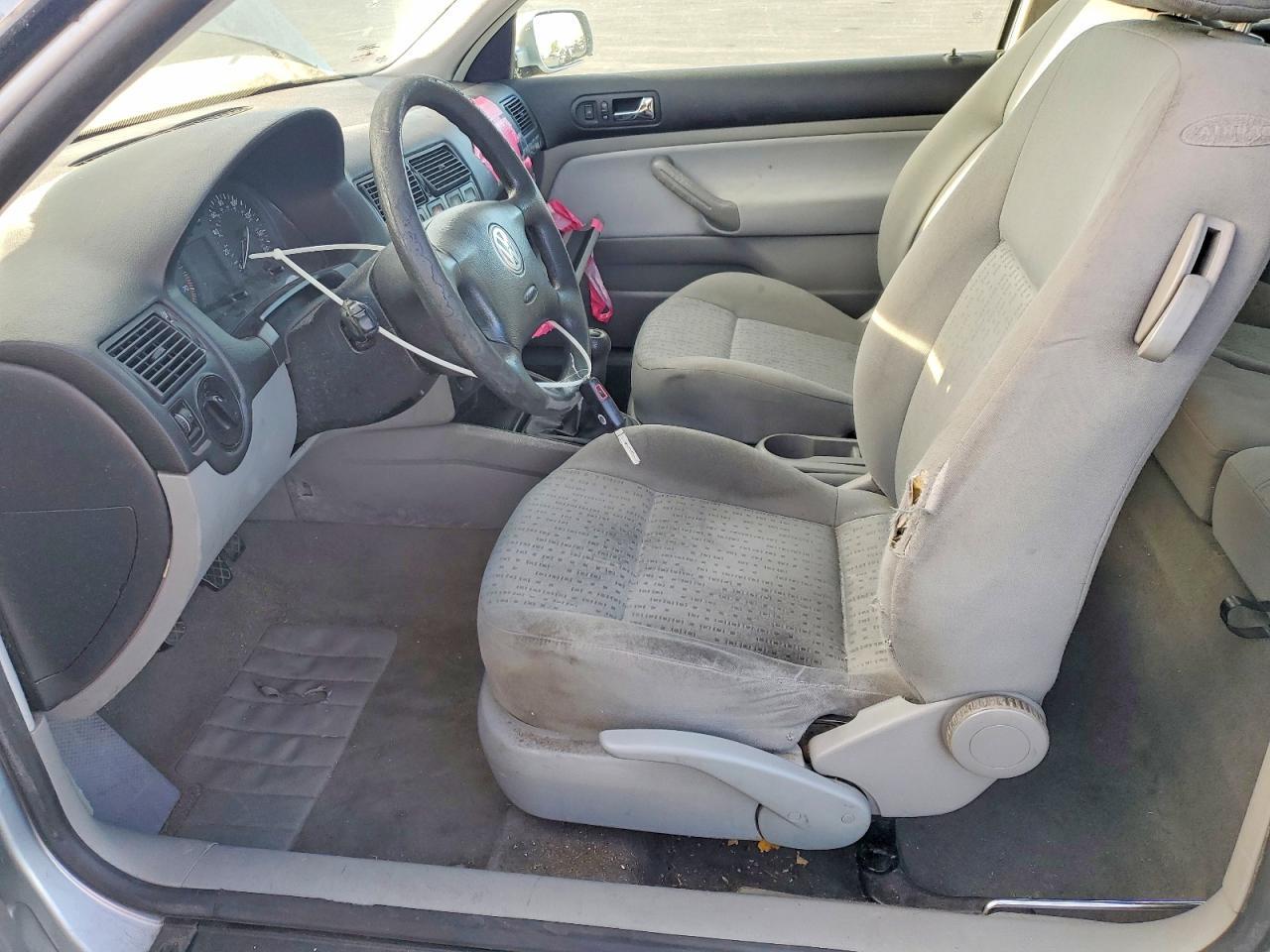 2004 Volkswagen Golf - Image 7