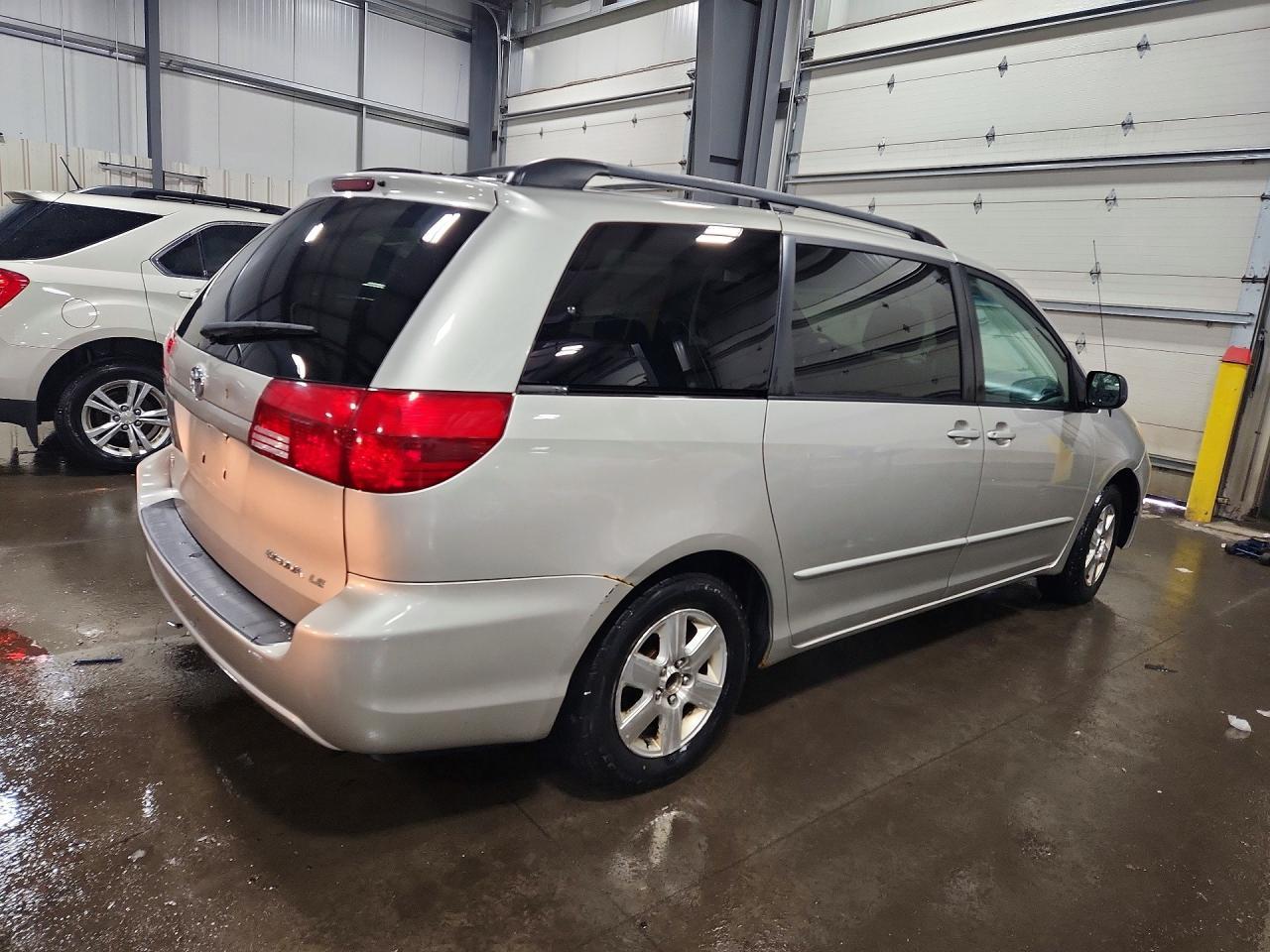 2004 Toyota Sienna Le 8 Passenger - Image 3