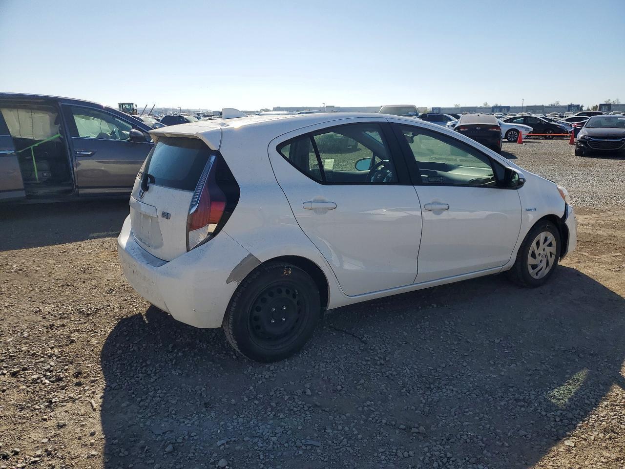 2016 Toyota Prius C Two - Фото 3
