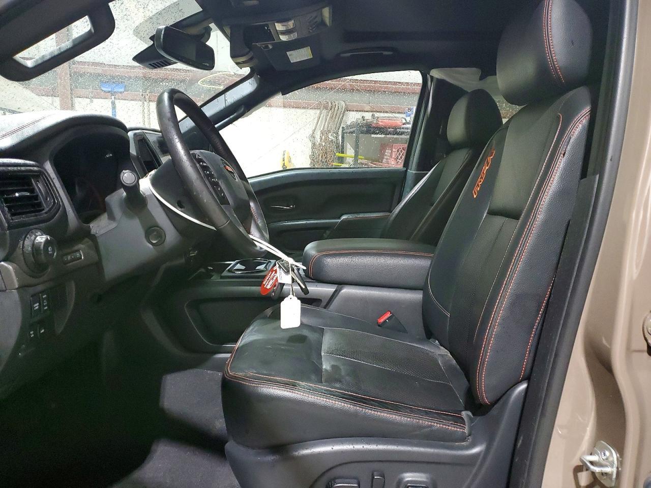 2022 Nissan Titan Pro-4X - Фото 7