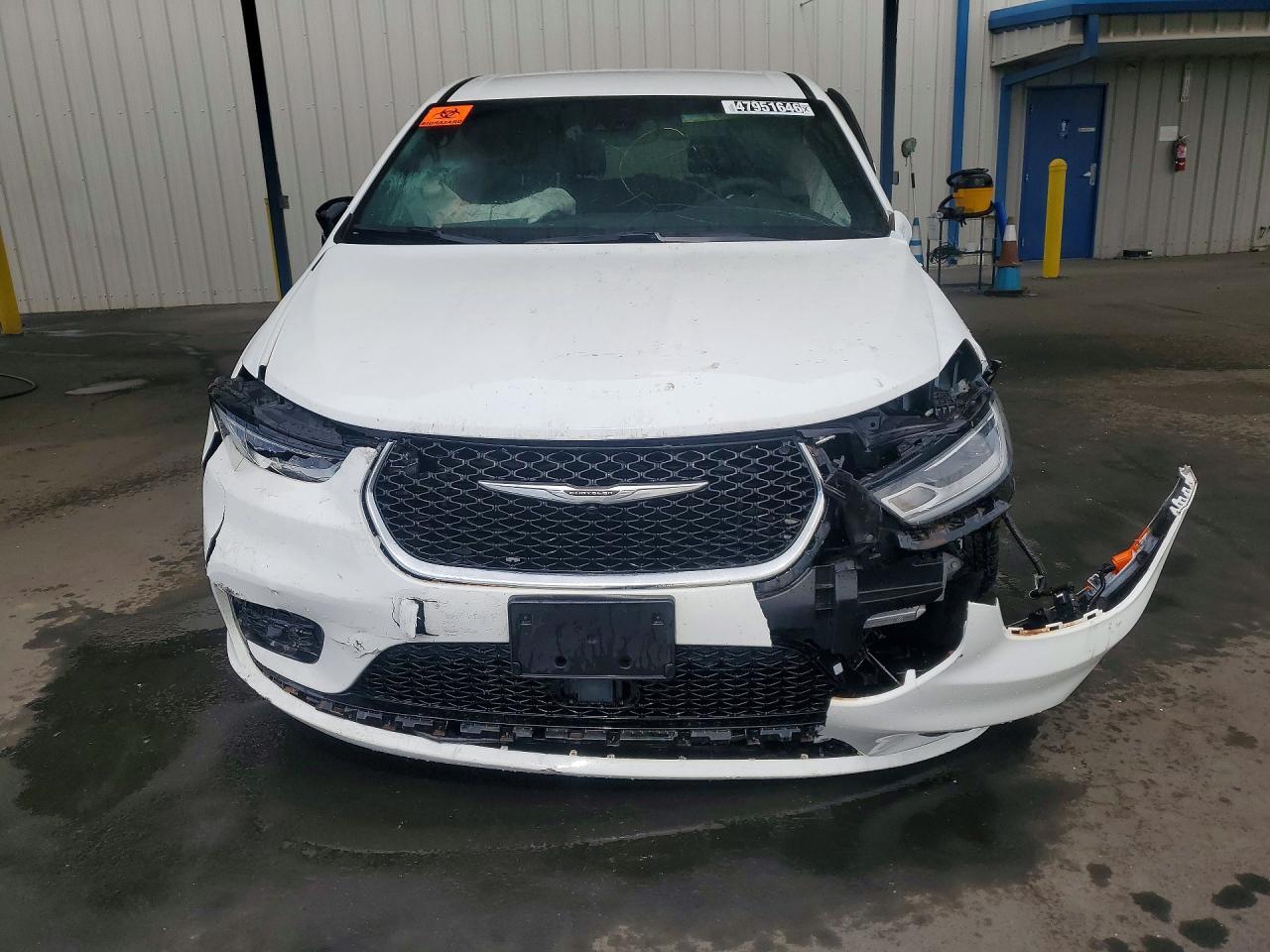 2025 Chrysler Pacifica - Image 5