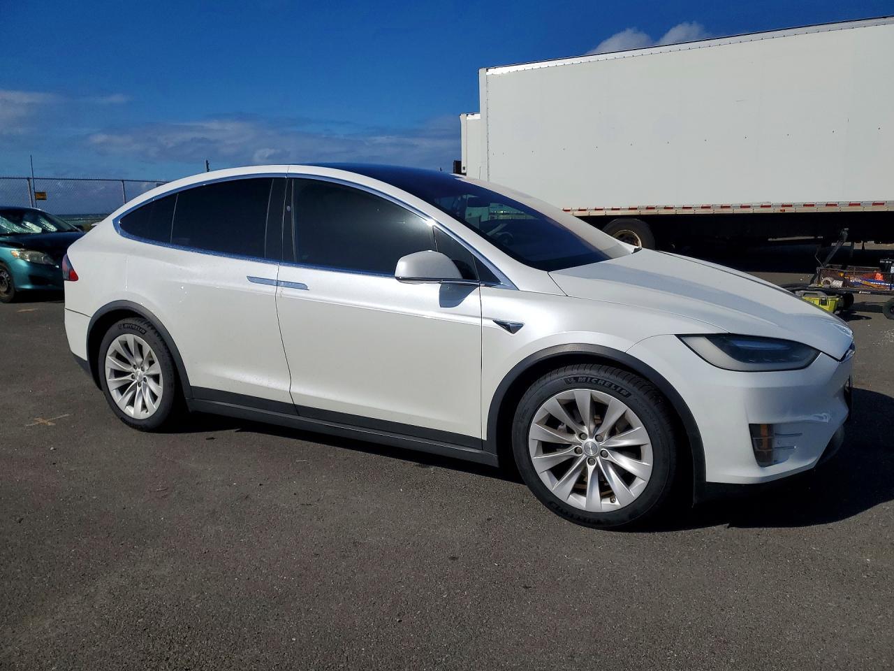 2017 Tesla Model X - Фото 4