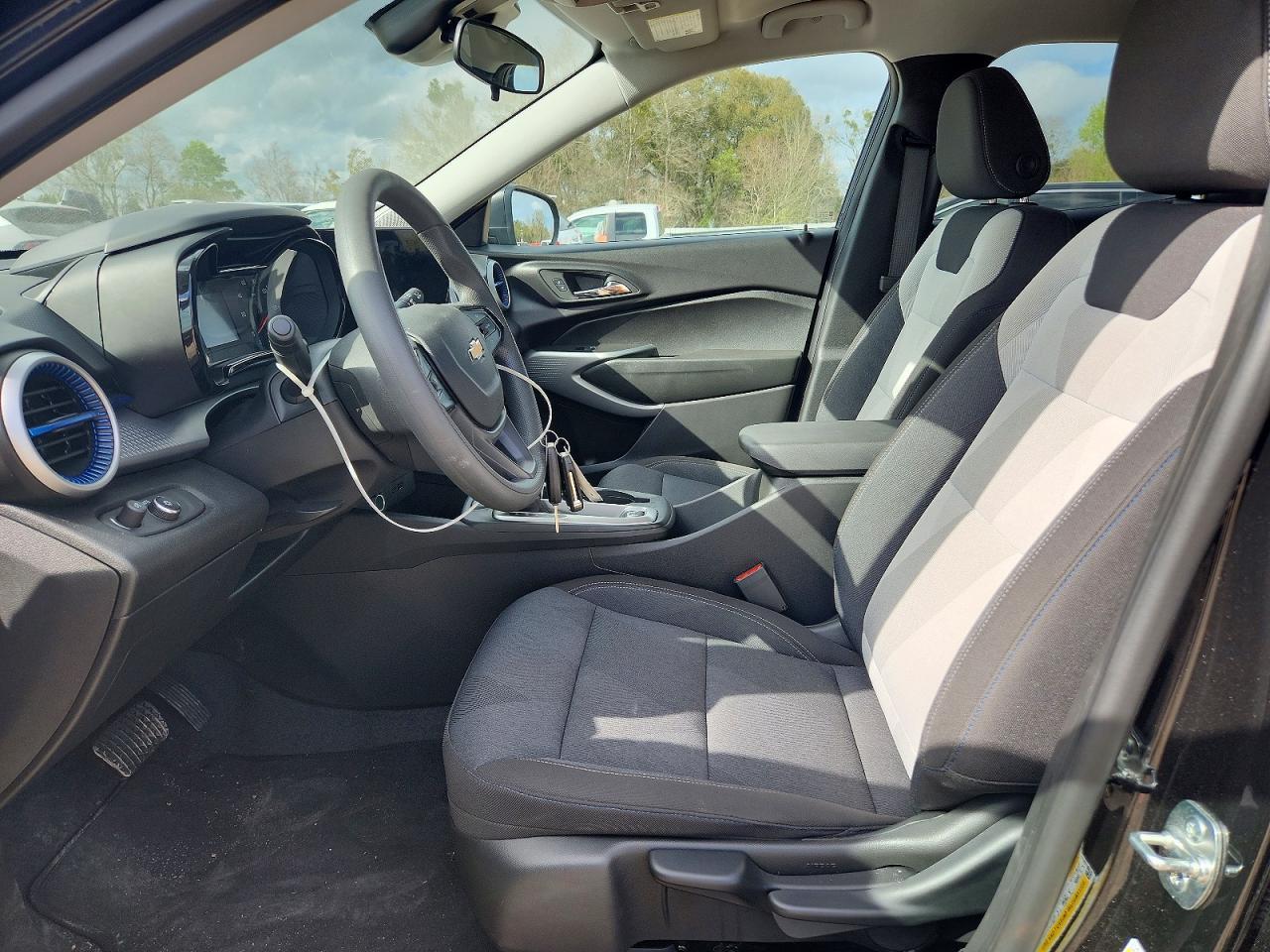 2025 Chevrolet Trax Ls - Image 7