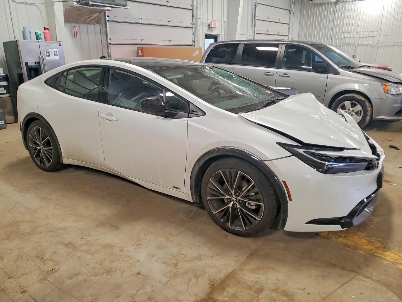 2026 Toyota Prius Limited - Фото 4
