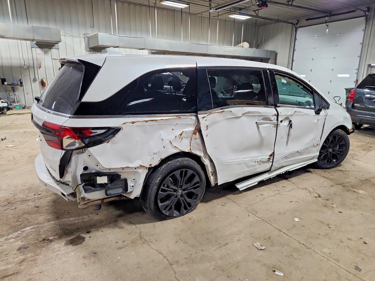 2025 Honda Odyssey Sport-L - Image 3
