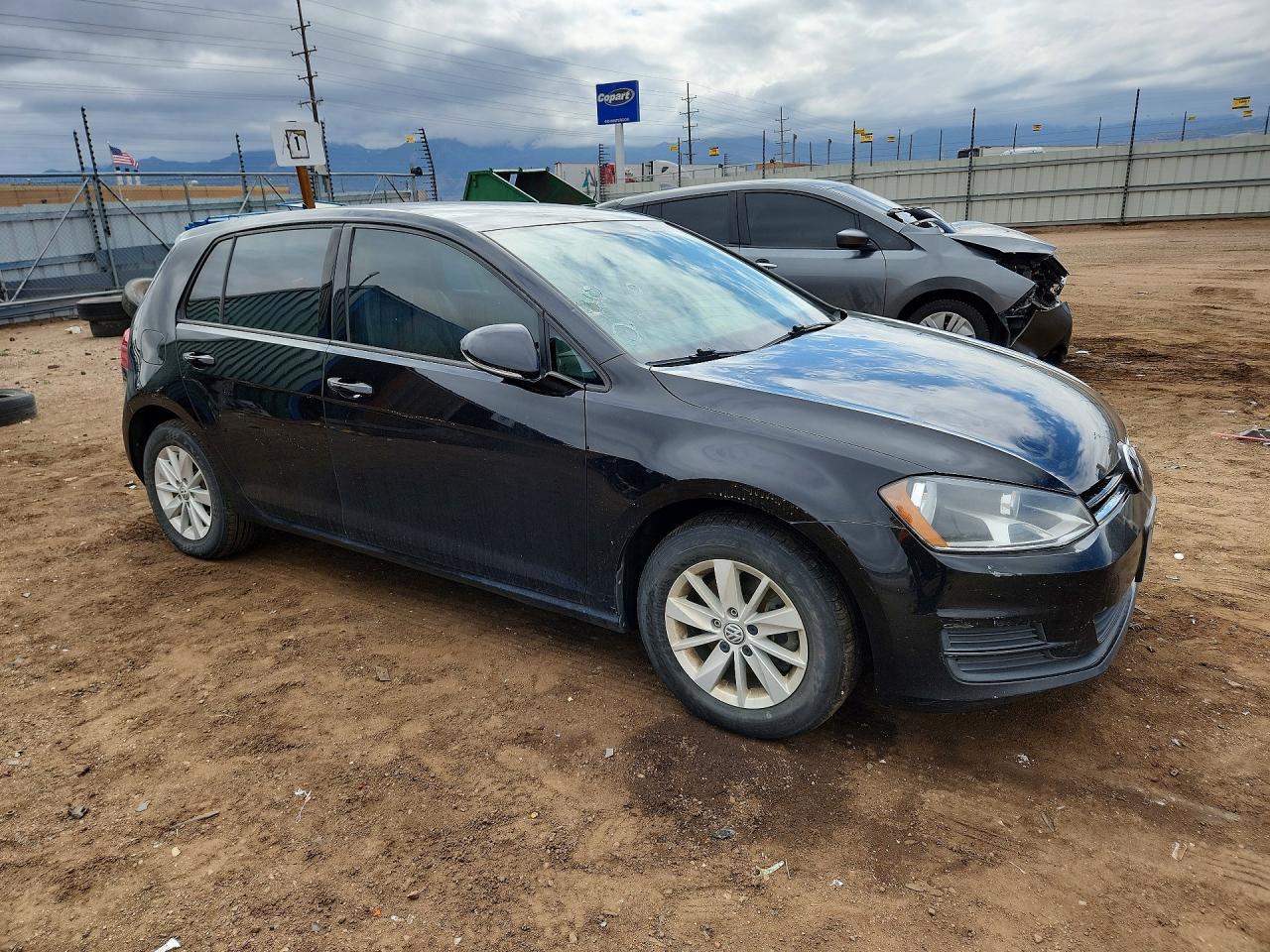 2017 Volkswagen Golf S - Image 4