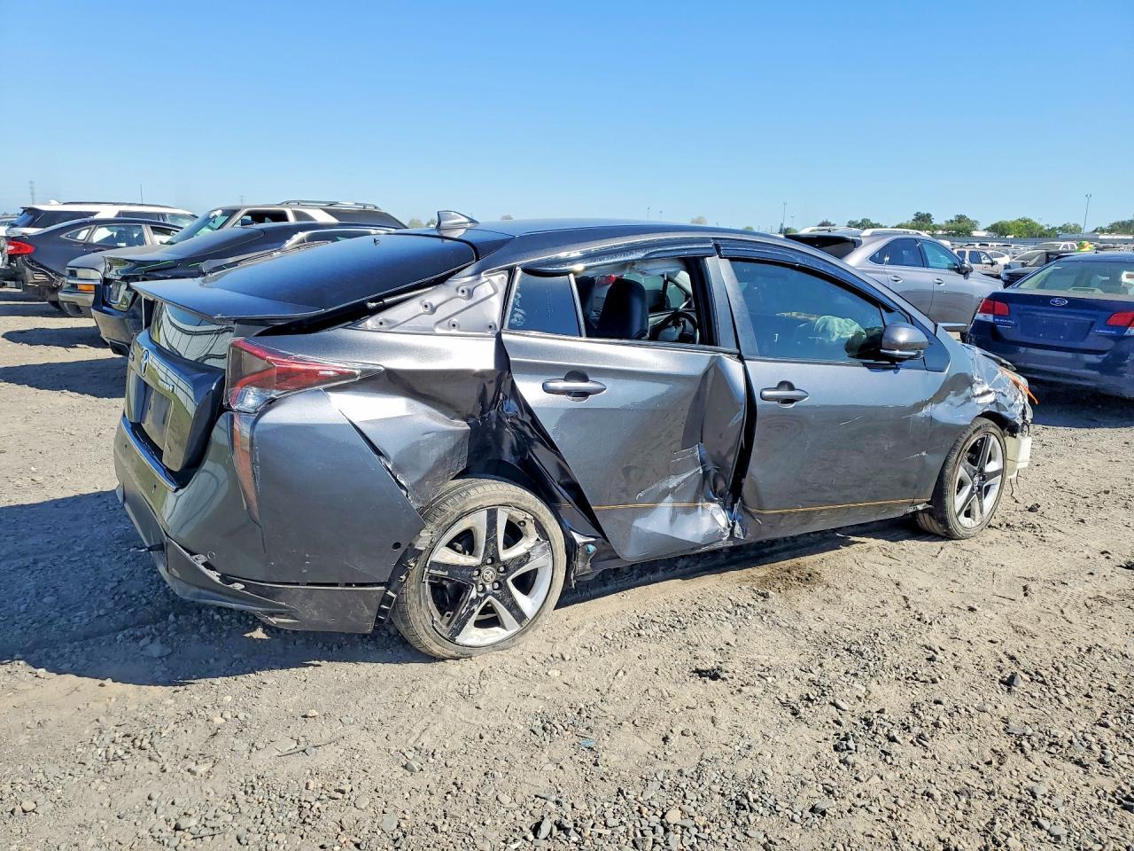 2018 Toyota Prius Three Touring - Image 3