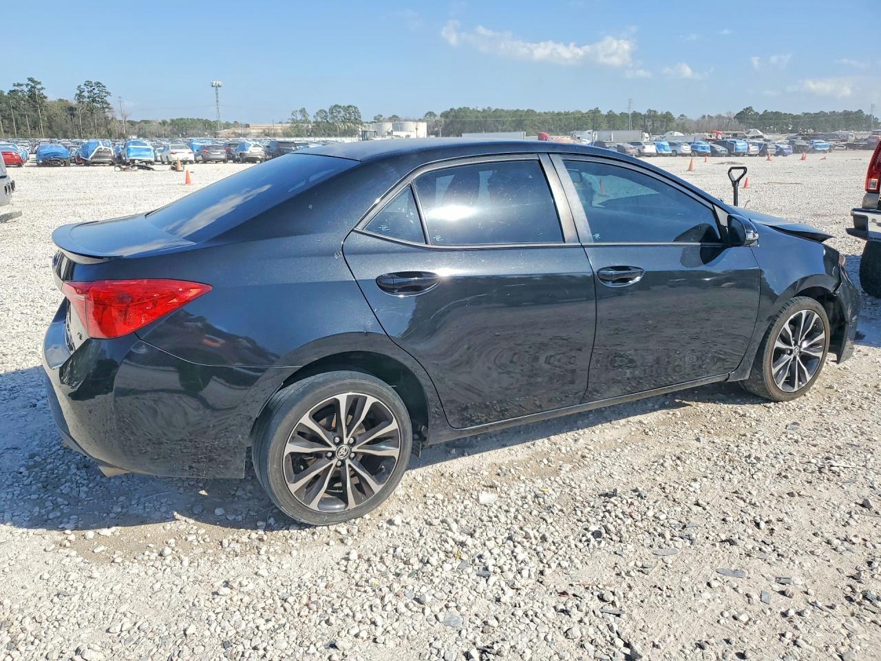 2018 Toyota Corolla Se - Фото 3