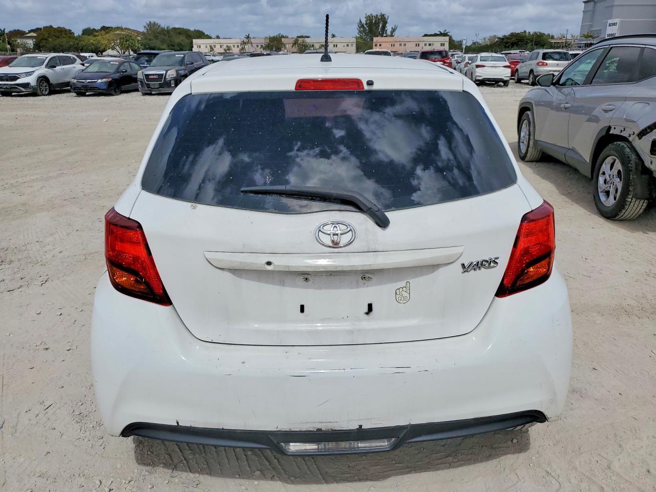 2017 Toyota Yaris 5-Door Le - Image 6