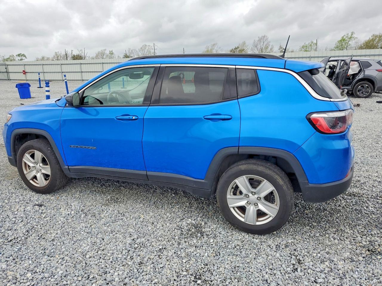 2022 Jeep Compass Latitude - Image 2