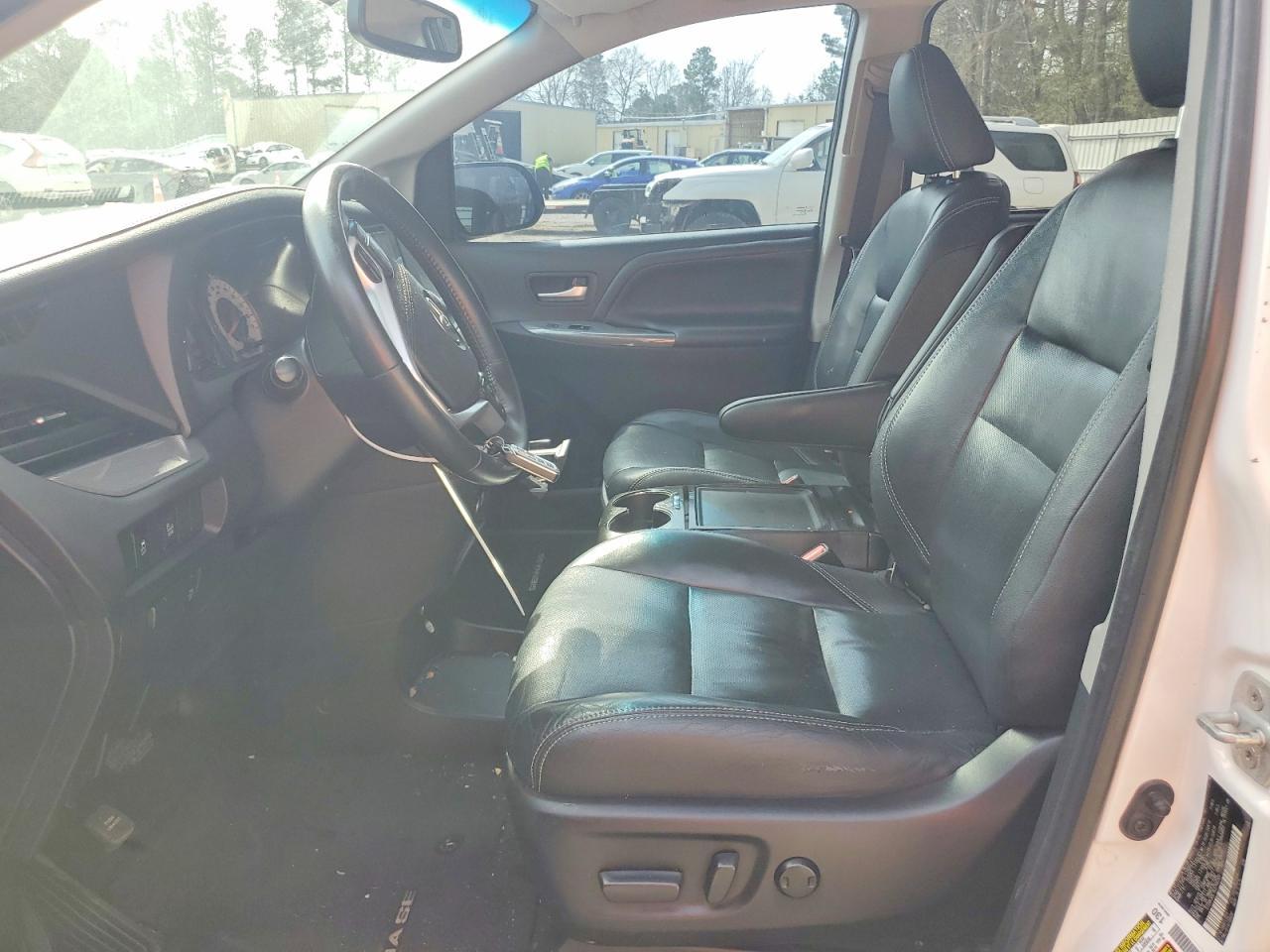 2016 Toyota Sienna Se 8-Passenger - Image 7