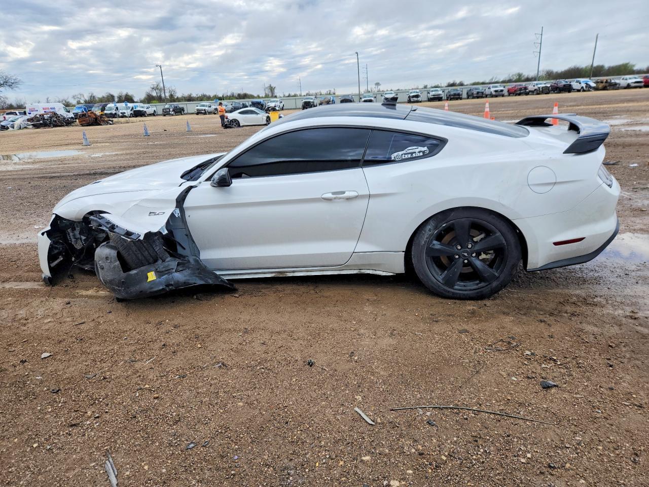 2022 Ford Mustang Gt - Фото 2