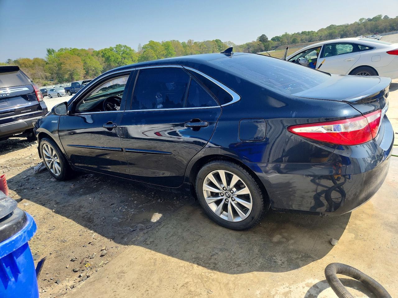 2017 Toyota Camry Hybrid Xle - Image 2