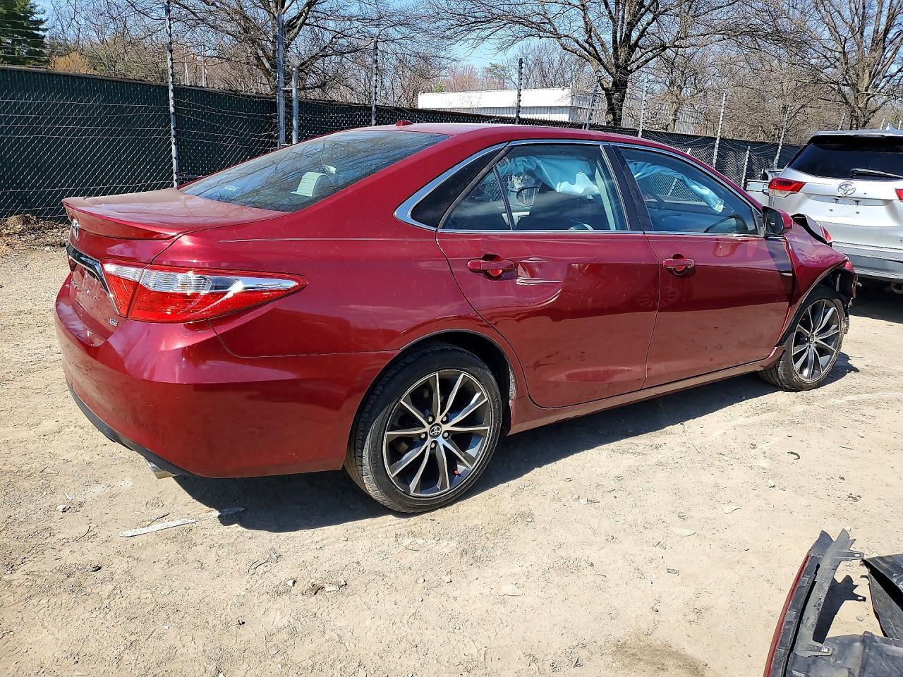 2016 Toyota Camry Xse - Фото 3