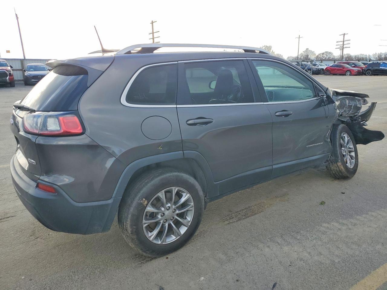 2019 Jeep Cherokee - Image 3