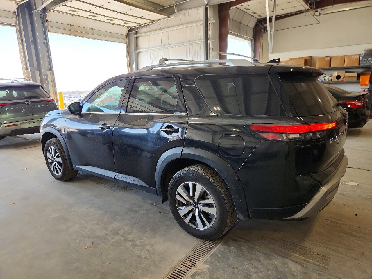 2023 Nissan Pathfinder Sl - Image 2