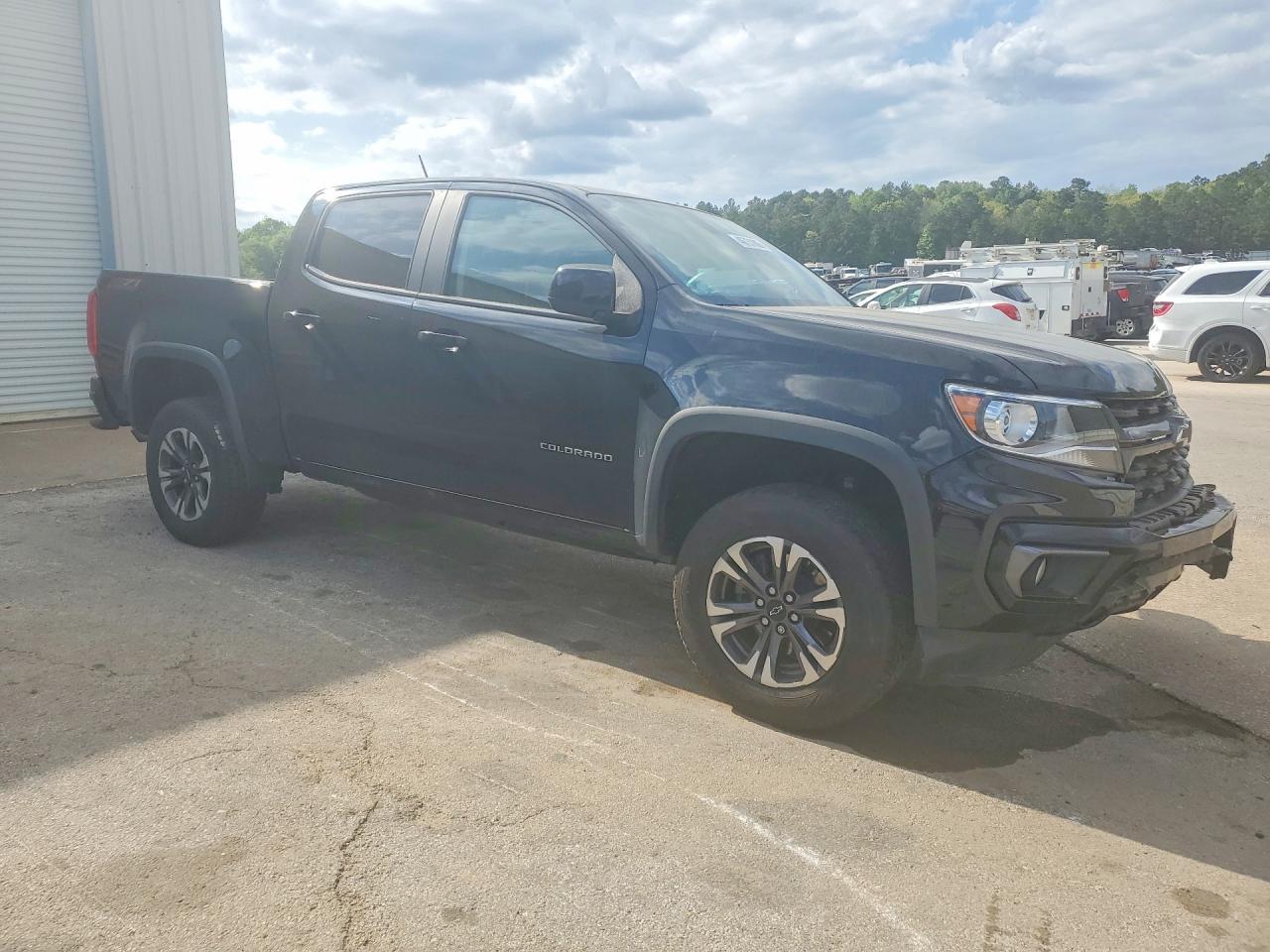 2022 Chevrolet Colorado Z71 - Image 4