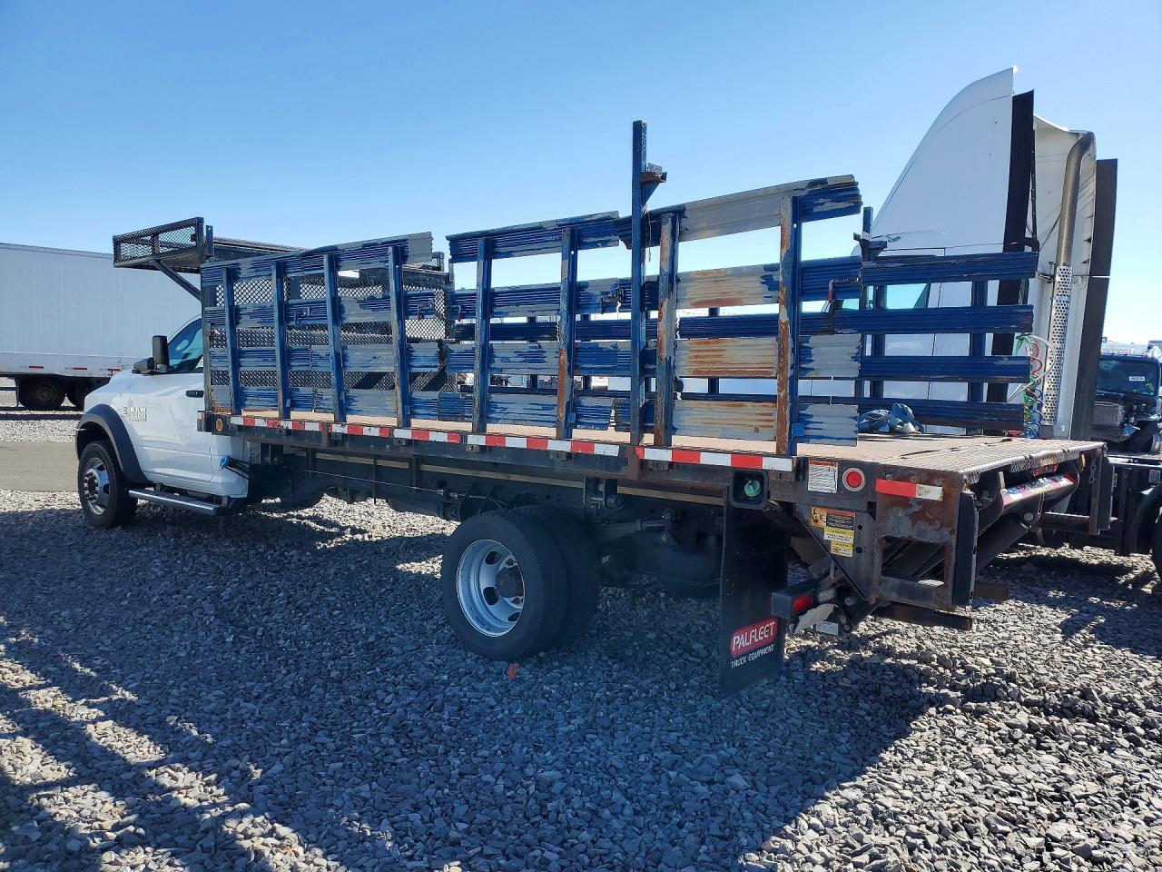 2015 Ram 5500 Flatbed Truck - Фото 2