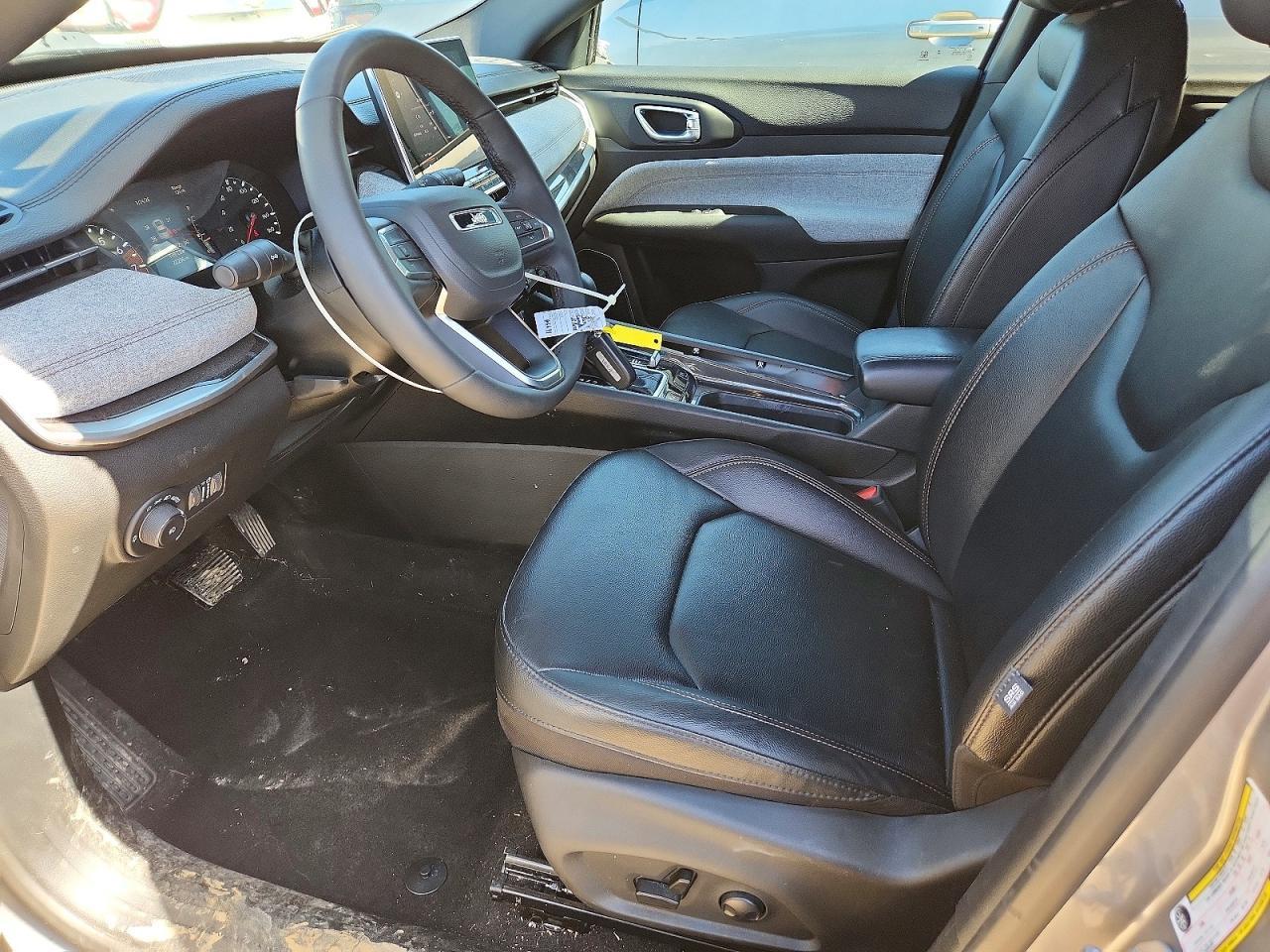 2024 Jeep Compass Latitude Lux - Image 7