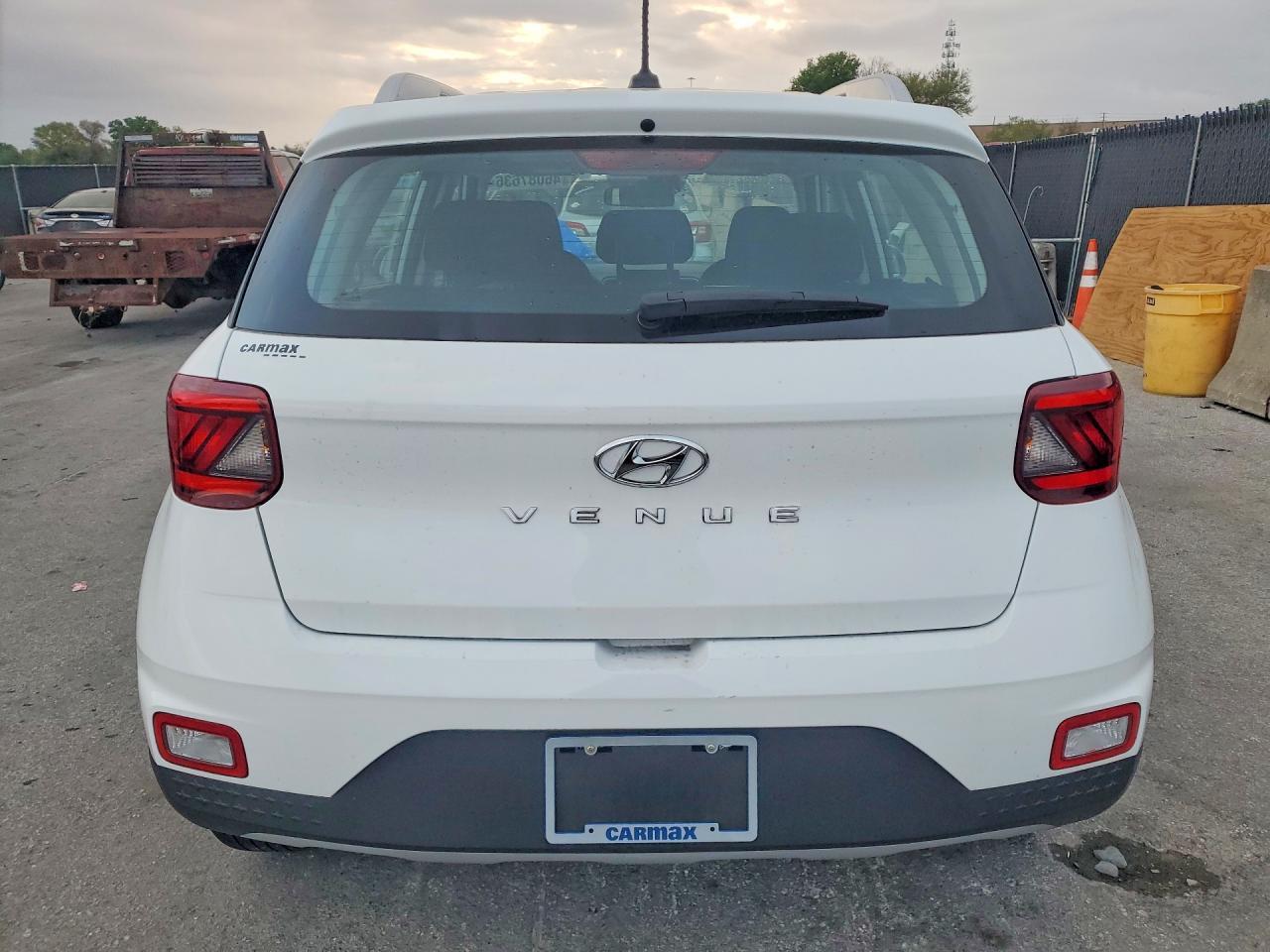 2024 Hyundai Venue Sel - Image 6