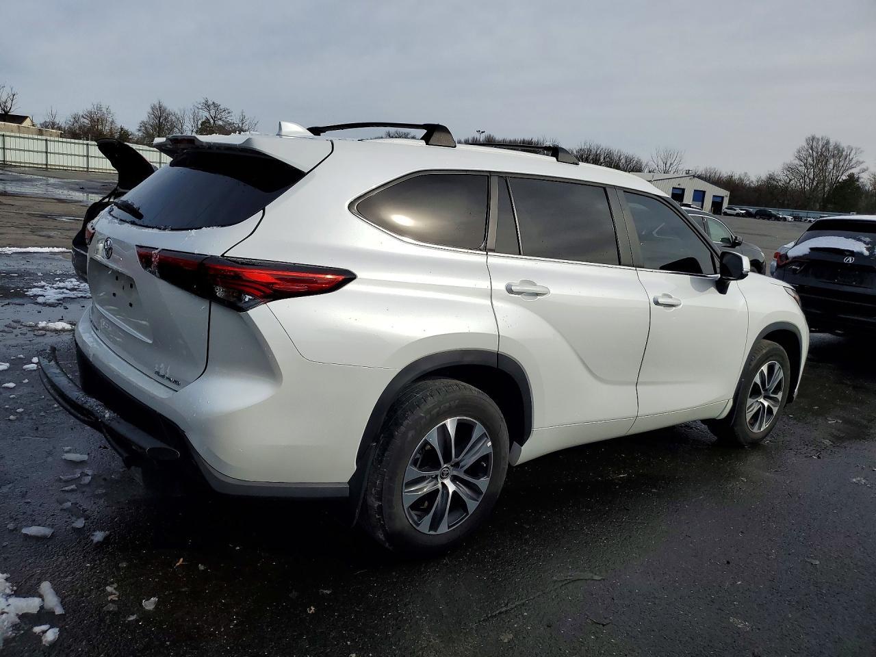 2023 Toyota Highlander Xle - Image 3