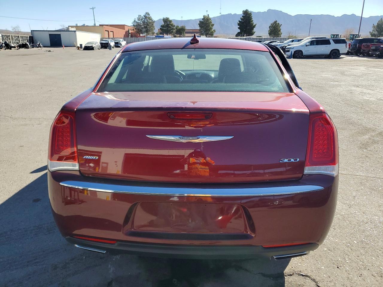 2016 Chrysler 300 Limited - Фото 6